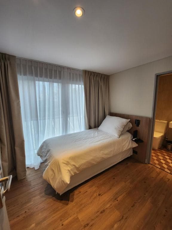 HABITACION CAMA INDIVIDUAL CON BAÑO PROPIO