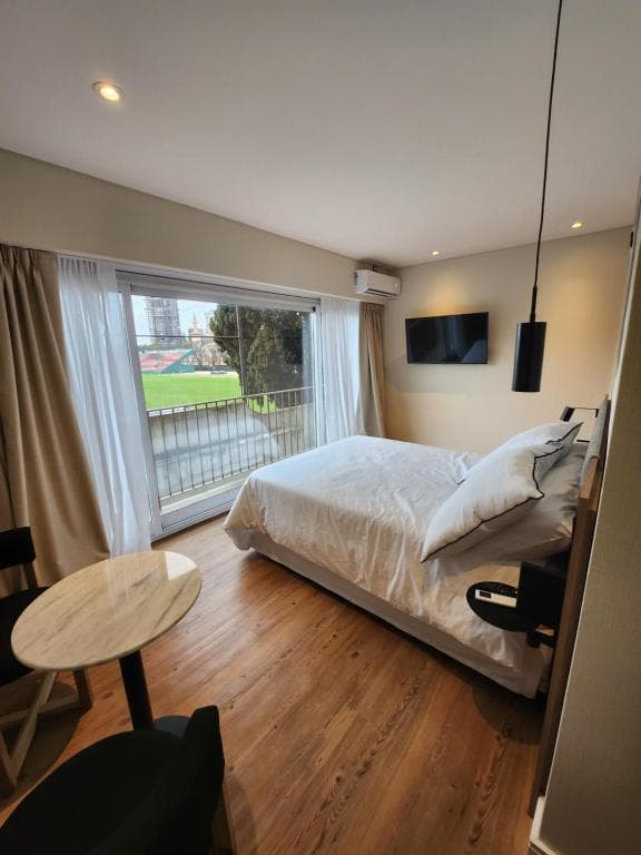 HABITACION KING CON VISTA AL CAMPO DE POLO CON BAÑO PROPIO